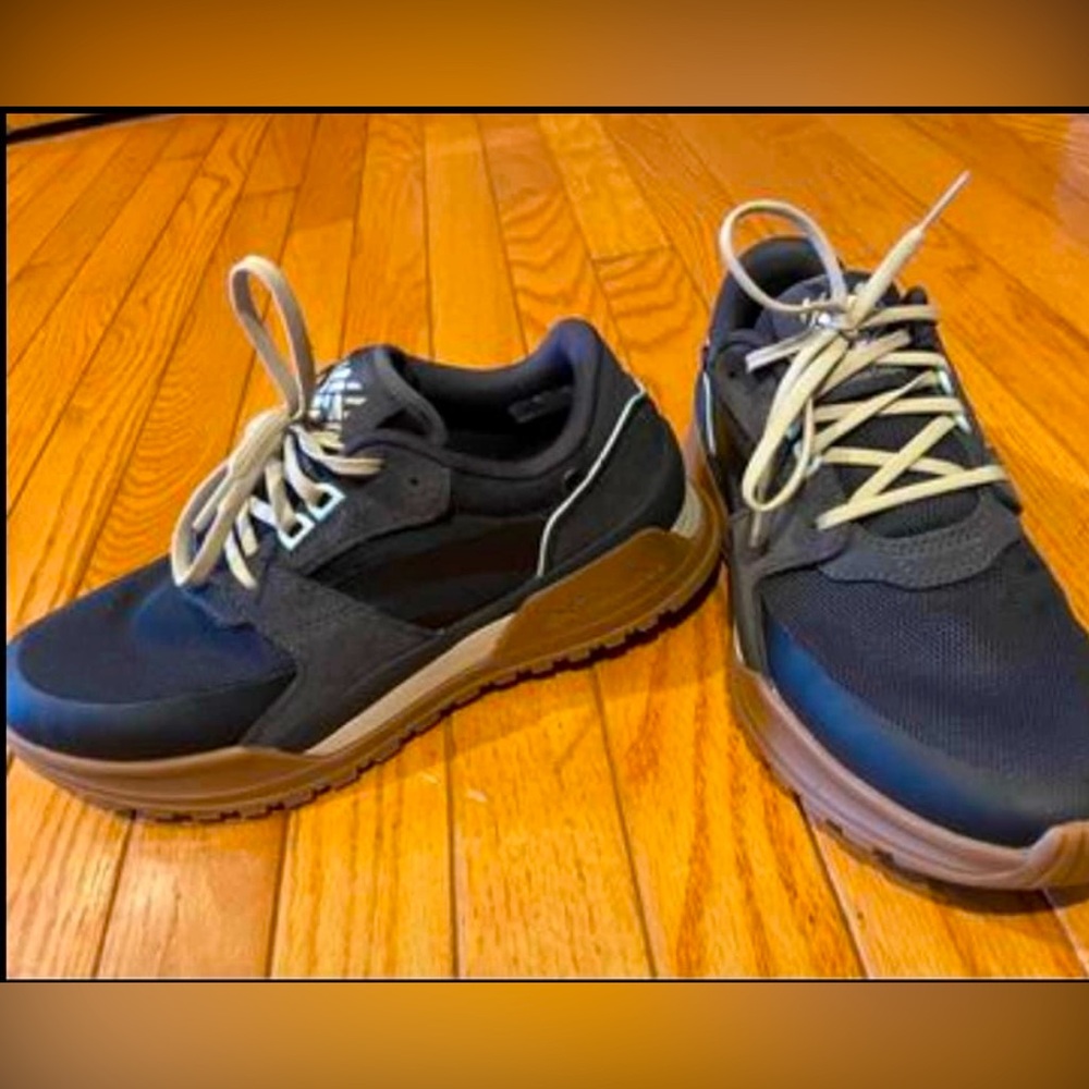 Columbia Women’s sneakers Sz 8